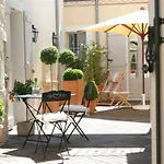 Etoiles D'orion Bed & Breakfast 4*